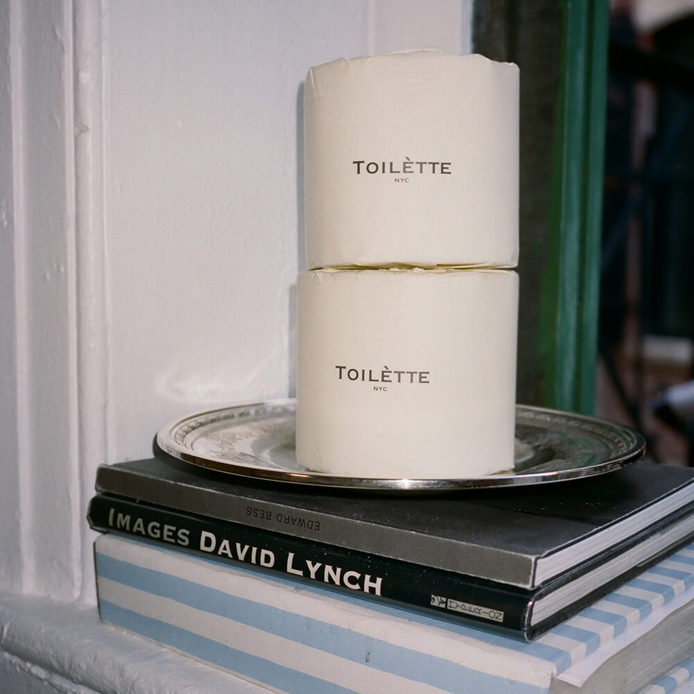 Toilètte rolls on bathroom window sil